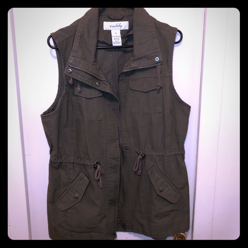 Sebby utility vest with drawing waist